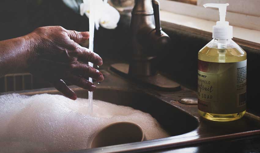 Use Hot Liquid Soap Use Hot Liquid Soap