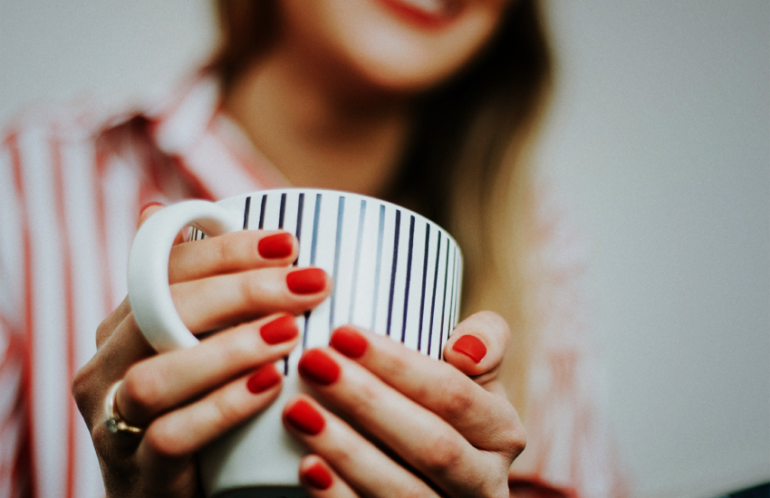 holding cup holding hot beverage